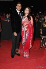 Aishwarya Rai, Abhishek Bachchan at Star Screen Awards red carpet on 9th Jan 2010 